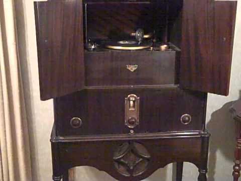 AL JOLSON ISHAM JONES - HOME IN PASADENA - ROARING 20'S VICTROLA RADIOLA.MP4
