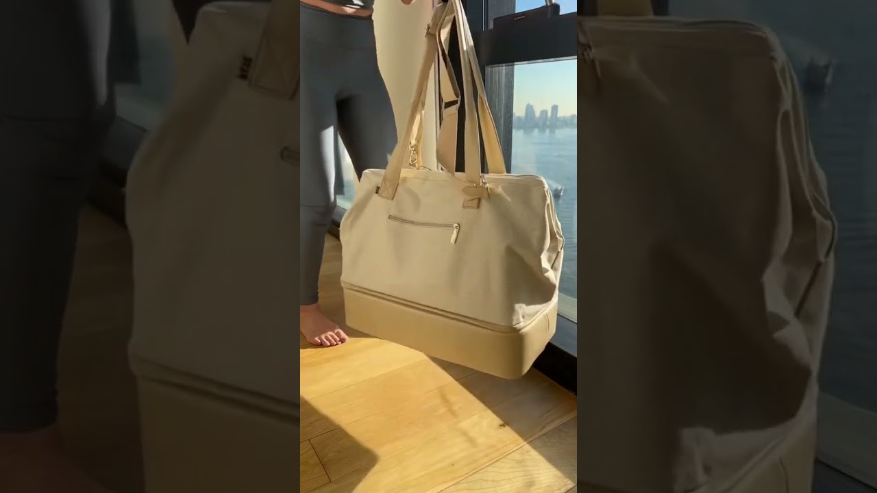 How much does the Beis weekender bag weigh when it’s packed to the max?