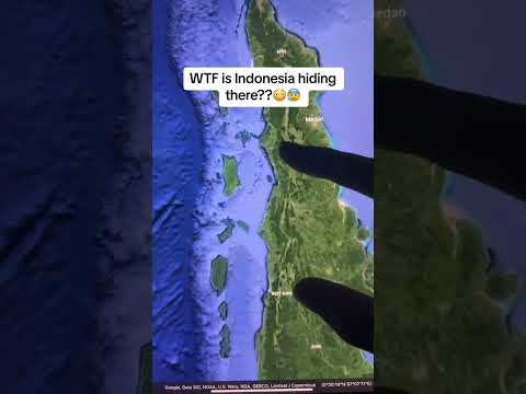 I found giant footprint on google earth 😱