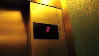 preview picture of video 'Custom OTIS 211 Hydraulic Elevator-Mohegan Sun (Center Wing/Shops)'