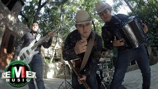 Los Ojitos Volteados Music Video