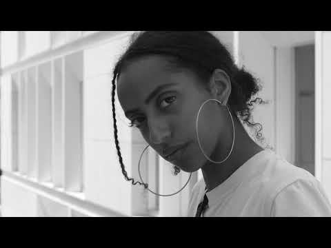 Simplement Simple  -  "Confiance" - Part.  1/3 - Lyon - France -  LUMIX G7 - 25mm F1.8 7ARTISANS