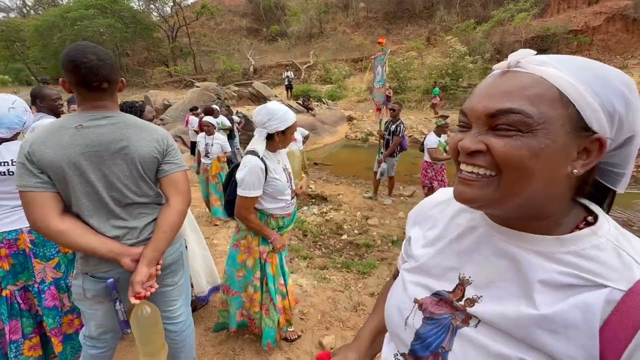 LAVAÇÃO DA IGREJA NA FESTA DE NOSSA SENHORA DO ROSÁRIO DE CHAPADA DO NORTE MG