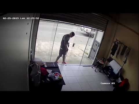 Robo a ely en la empresa 2