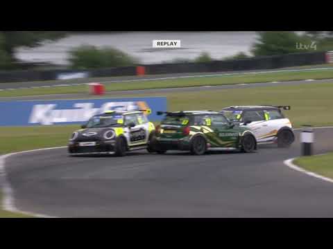 2022 Mini Challenge UK - Round 8 Oulton Park crashes