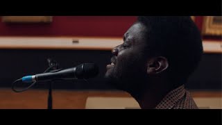 Kadr z teledysku Solid Ground tekst piosenki Michael Kiwanuka