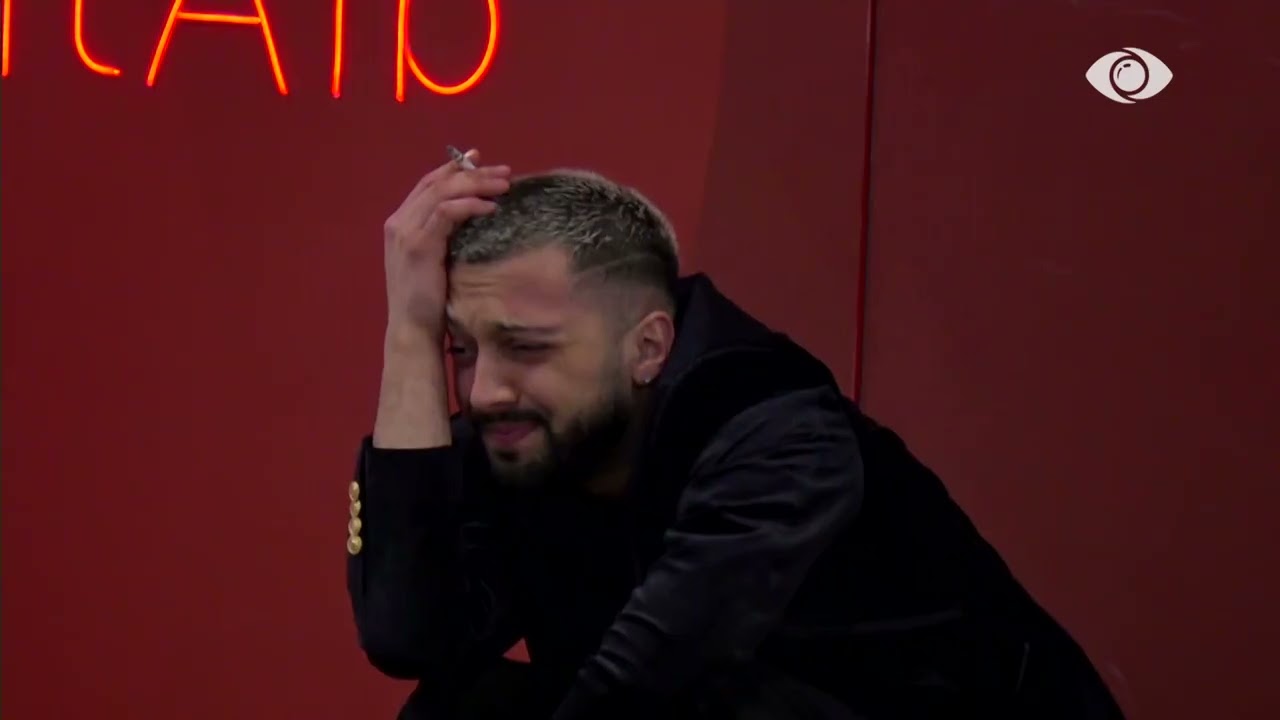 Gjesti dhe Loredana “firmosin” paktin me shtrëngim duarsh: Ta çel derën dhe në fund të fus shkelmin