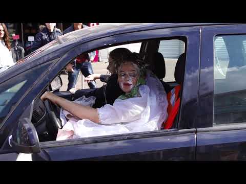 Love on the Bridge Menen Barakken
