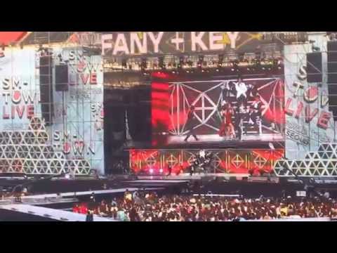 SM Town 2014 Key (SHINee) + Tiffany (SNSD)