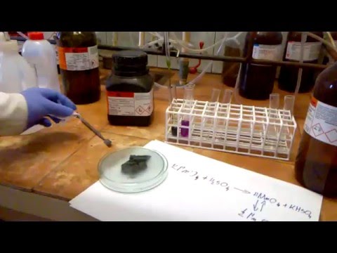 Siedmiotlenek manganu Mn2O7 i jego właściwości utleniające