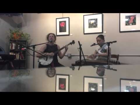 Abigail Washburn & Wu Fei - Banjo / Guzheng picking girl