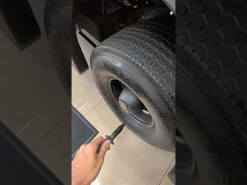 Furando o pneu do carro que eu queria comprar