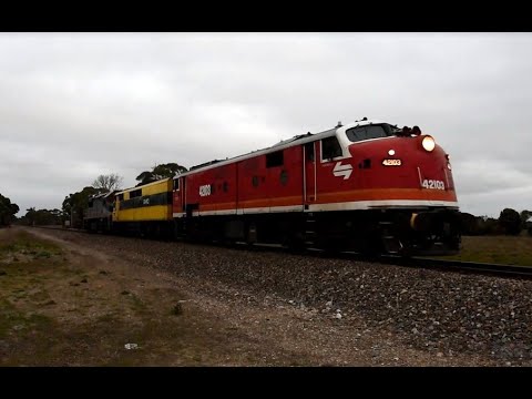 Southern Shorthaul Railroad with ChumRail 42103,  SSR GM10 & RailFirst VL354 in to SA 23 July 2023