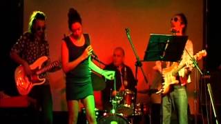 Penelope - La vida es tu sonido en vivo en El Emergente