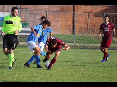 Violenza negli stadi, arbitro aggredito