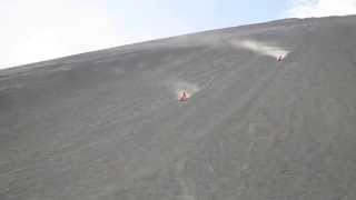 preview picture of video 'Volcán Boarding at Cerro Negro - Nicaragua  - Daisy'