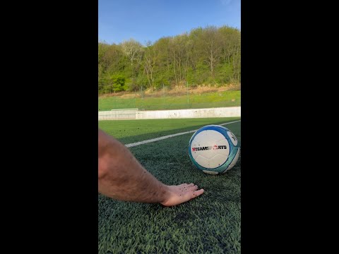 Only AG football boots on artifical ground!