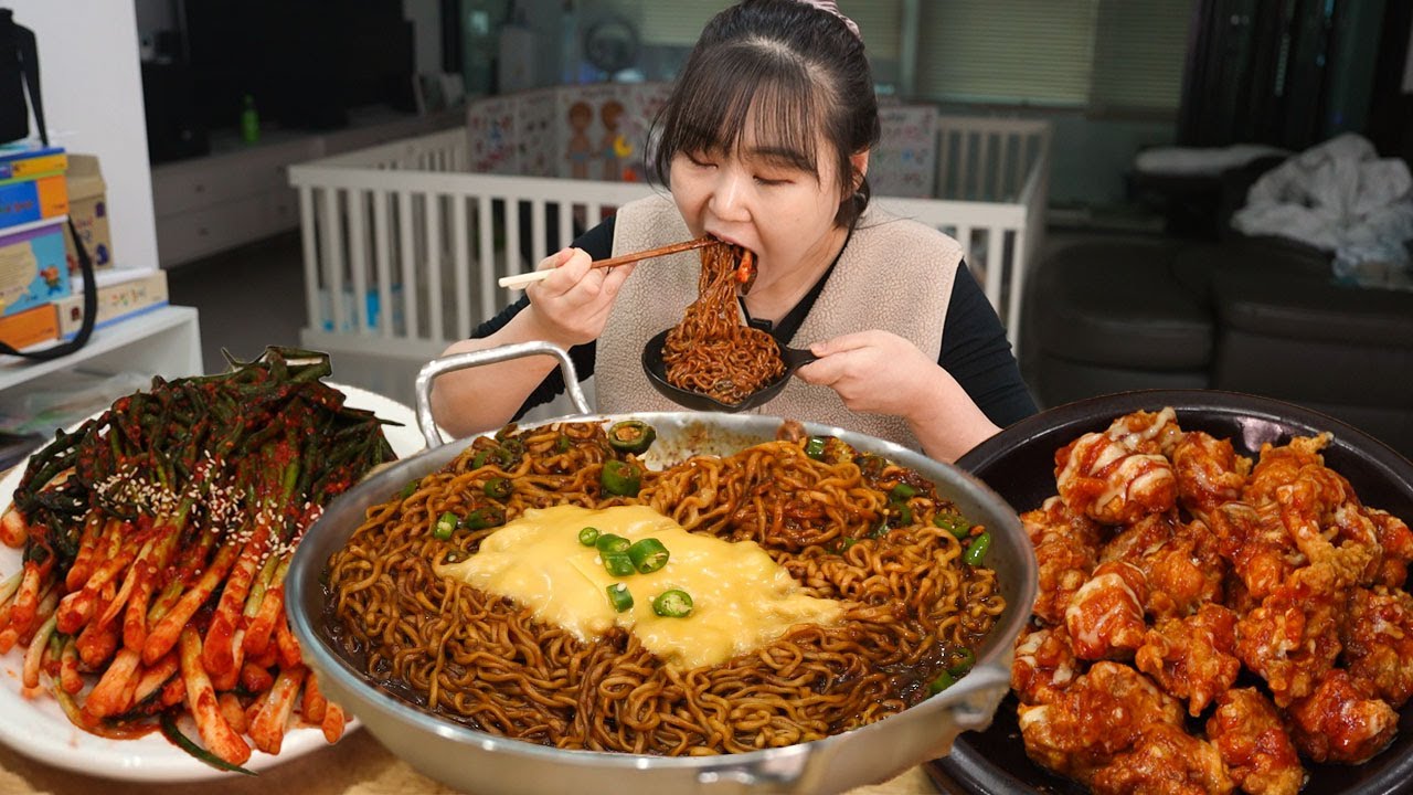 🔥청양고추 듬뿍 매콤한 윤남노 짜파게티와 슈프림 양념 치킨 그리고 파김치 먹방 맛있는거 옆에 맛있는