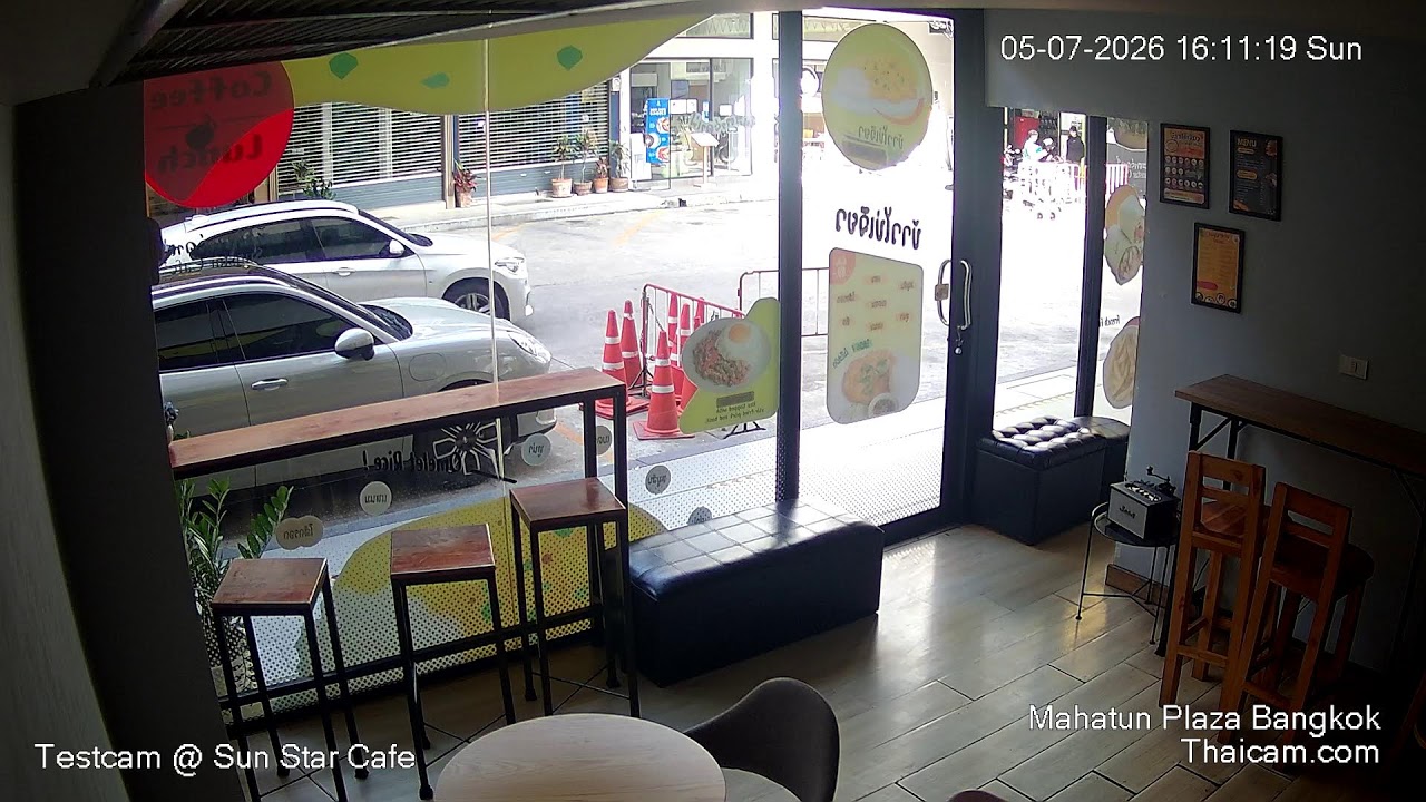 Live webcam view of Mahatun Plaza Café & Ploenchit Street