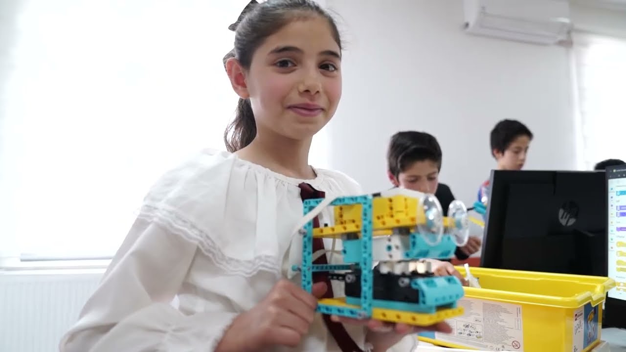 Kilis’te UNICEF destekli MakerUp Merkezi’nde Sara’nın hikâyesi