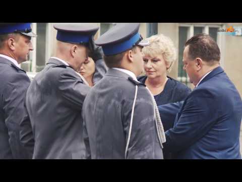 Święto policji w Suwałkach. Awanse, odznaki, nowe radiowozy  