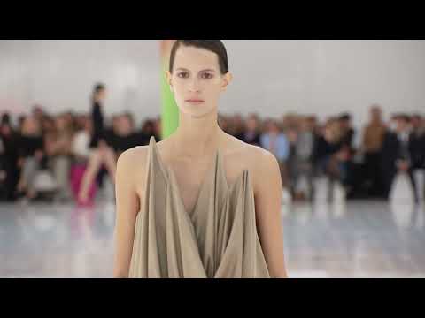 LOEWE Spring Summer 2023 women’s runway collection