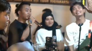Download lagu Buih Jadi Permadani - Zidan Ft Yaya Nadila(Ngamen Version) mp3 Download lagu Buih Jadi Permadani - Zidan Ft Yaya Nadila(Ngamen Version) mp3