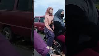 Download lagu Reaksi cewek ketika papasan dengan #mantole #ninja #zx25r mp3 Download lagu Reaksi cewek ketika papasan dengan #mantole #ninja #zx25r mp3