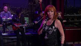 Reba McEntire - Turn on the Radio (Live on Letterman) - HD