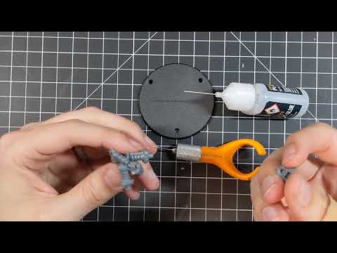 Assembling a Lokhust Heavy Destroyer