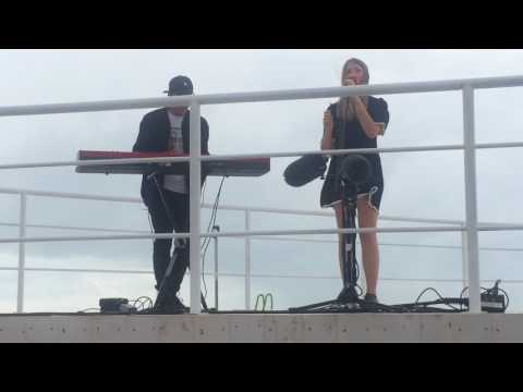 Blanche - City Lights (Q-Beach House)