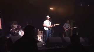 A courteous Paul Smith awaits girl returning from toilet before finishing off with "Break Me down"