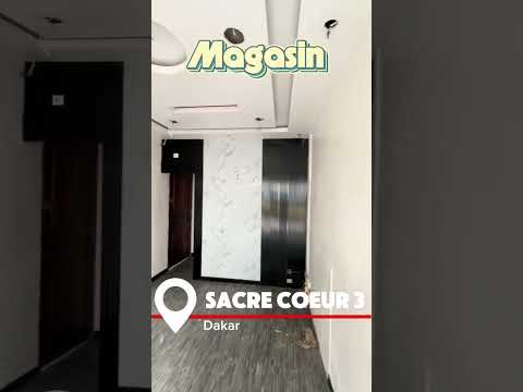 Magasin avec rideau métallique à Sacré-Cœur 3
