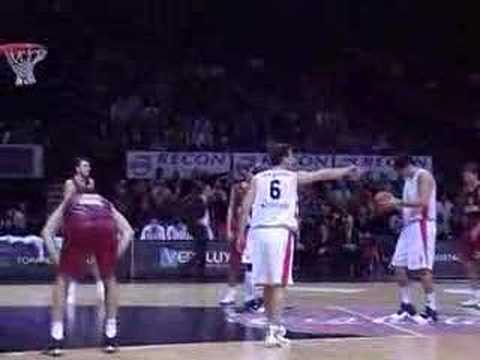 34 04-12-07 BCO-Red Star Belgrado - Bellin scoort beide vrij