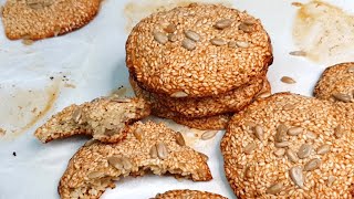 בקלי קלות- עוגיות שומשום מהירות (ליהי קרויץ - מטבח בקלי קלות) - התמונה מוצגת ישירות מתוך אתר האינטרנט יוטיוב. זכויות היוצרים בתמונה שייכות ליוצרה. קישור קרדיט למקור התוכן נמצא בתוך דף הסרטון