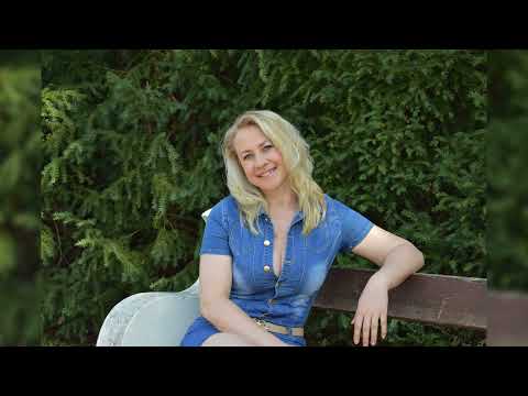 Iveta BARTOŠOVÁ Revival Lenka Břeská Kabátová Správna dáma...