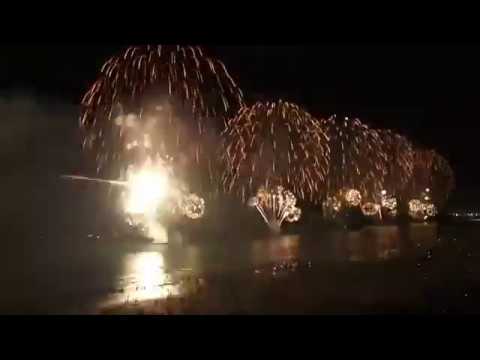 Show de luzes e fogos para brindar 2017