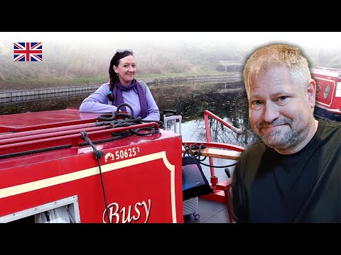 💜 Zooming from fast trains to the peaceful slow life on a NARROWBOAT