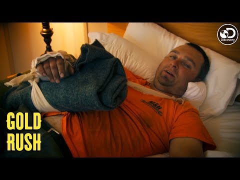 ミッチ、ボート事故で腕の骨折を喫する｜ゴールドラッシュ (Mitch Suffers a Broken Arm in Boating Accident | Gold Rush)