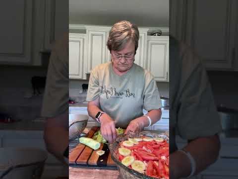 Mama Sue makes 7 LAYER SALAD | Lunch ideas for...