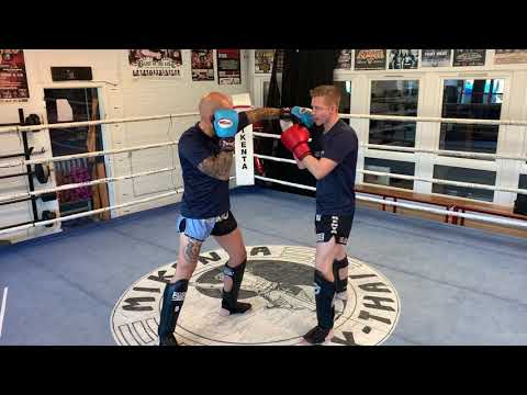 Teknik - 1-2  -Duk under Hook - Lige H. - V. hook - H, Lowkick