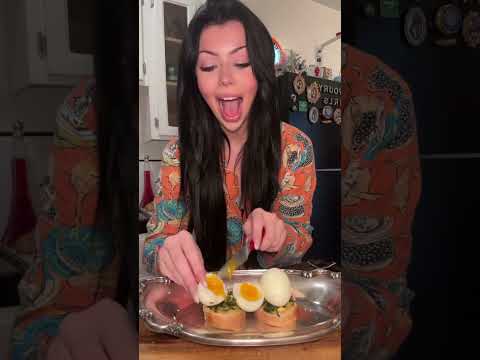 let’s make savoury girl dinner 🥚🥖🧈🐟