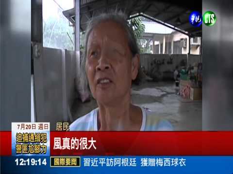 南部午後變天 高雄暴雨淹輪胎高