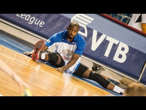 Tyshawn Abbott finishes with a dunk - Kalev/Cramo vs. PGE Turow