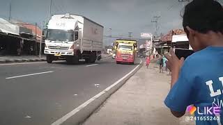 Download lagu Hadang truk oleng (CCTV PEMALANG.OYI) mp3