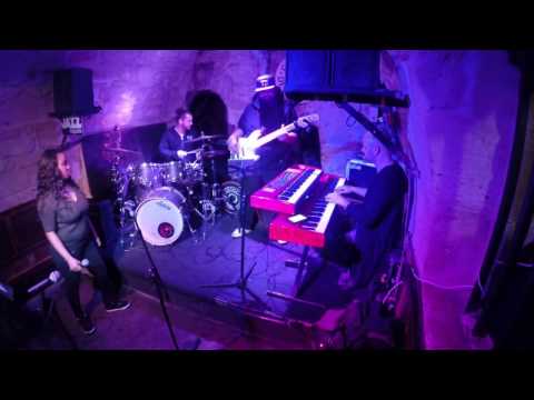 CAVEAU DES OUBLIETTES:JAZZ MAGAZINE/ELODIE JI AND THE TWERK ORCHESTRA