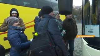 Ежедневно ТЫСЯЧИ ВЫЕЗЖАЮТ НА РАБОТУ В ПОЛЬШУ: на какие РАБОТЫ и ЗАРПЛАТЫ едут