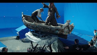 Сцена с акулами Пираты Карибского моря 5