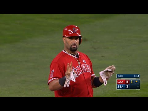 Pujols rips a go-ahead double to left
