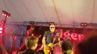 TIGER PLAYS HURRIGANES - Hot Wheels (live 2018)